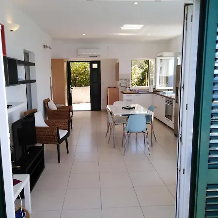 Karmelo Apartment